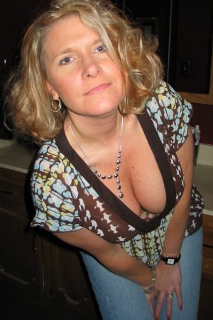 Besoin de sweat pour l’été Sophie - rencontre-Milf-Le Havre